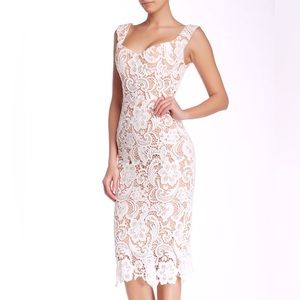 White Lace Paris Romance Sweetheart Dress
Few Moda